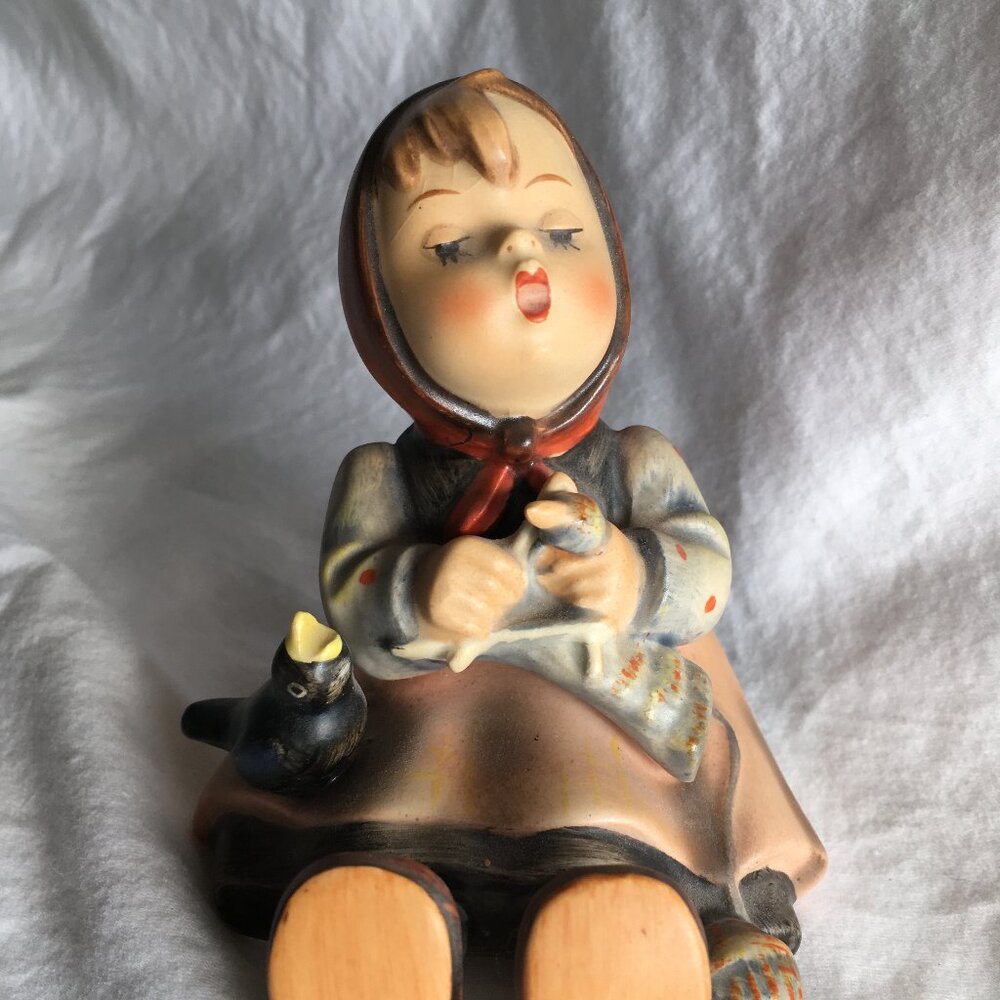 Hummel - Porcelain figurine "Happy Pastime" girl 69 TMK2